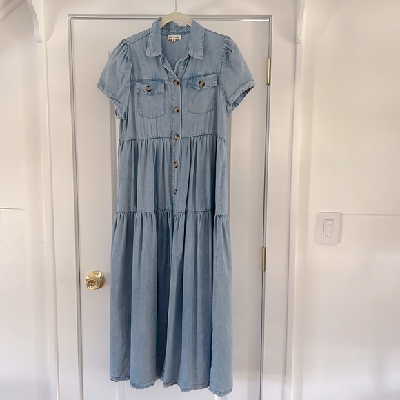 Aaron & Amber Size Small Tiered Button Through Dress in Cotton/Tencel Blue - Picture 1 of 3